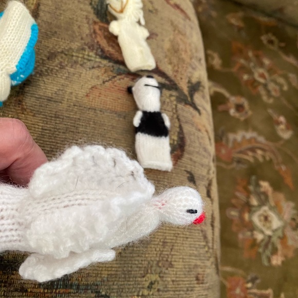 Set of 6 Knitted Yarn Finger Puppets - Picture 9 of 11
